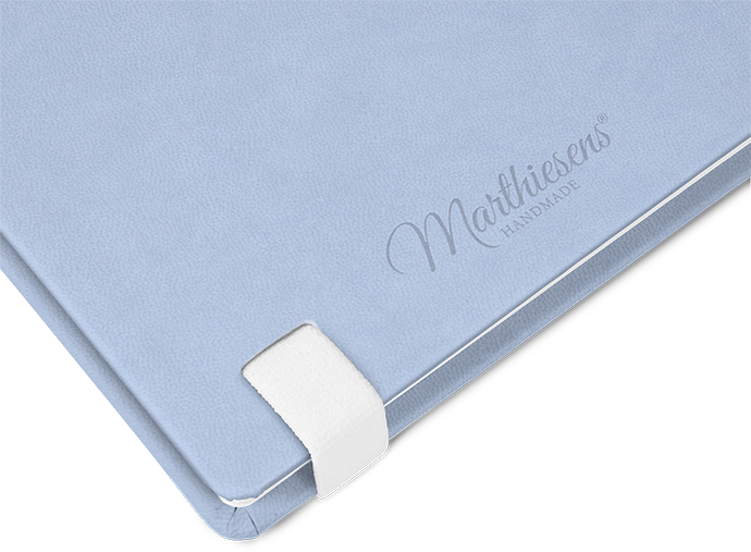 "Light Blue" - Large mit deinem Umschlagdesign